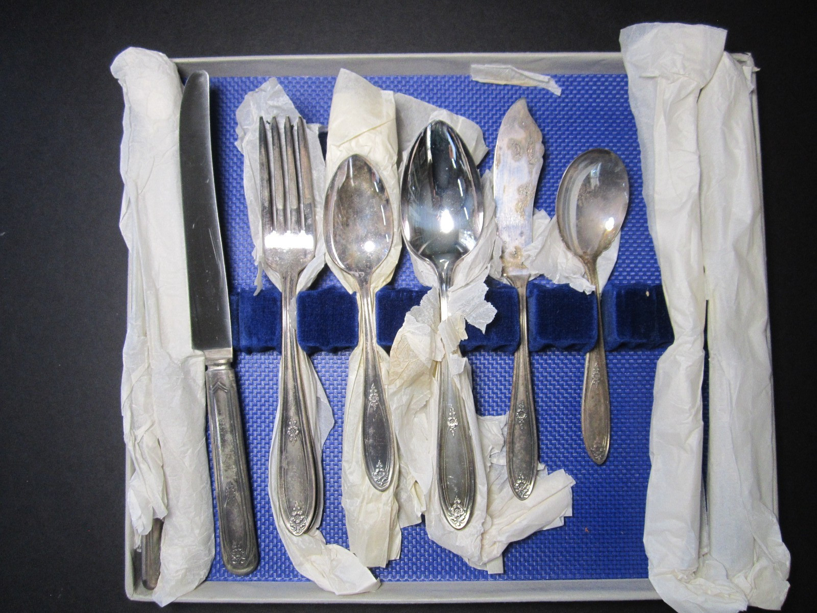 Belford by Carlton Silver Plated Flatware Service Knife Fork Spoon etc 26 pieces