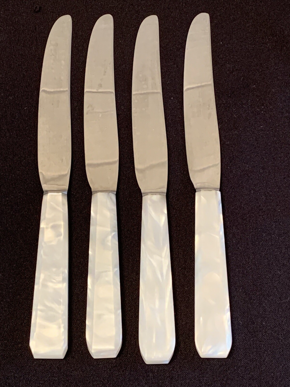8 Vtg French PEARL Handle Dinner Knives 4 AS DE Trefle 4 ACIER Inoxydable Blades