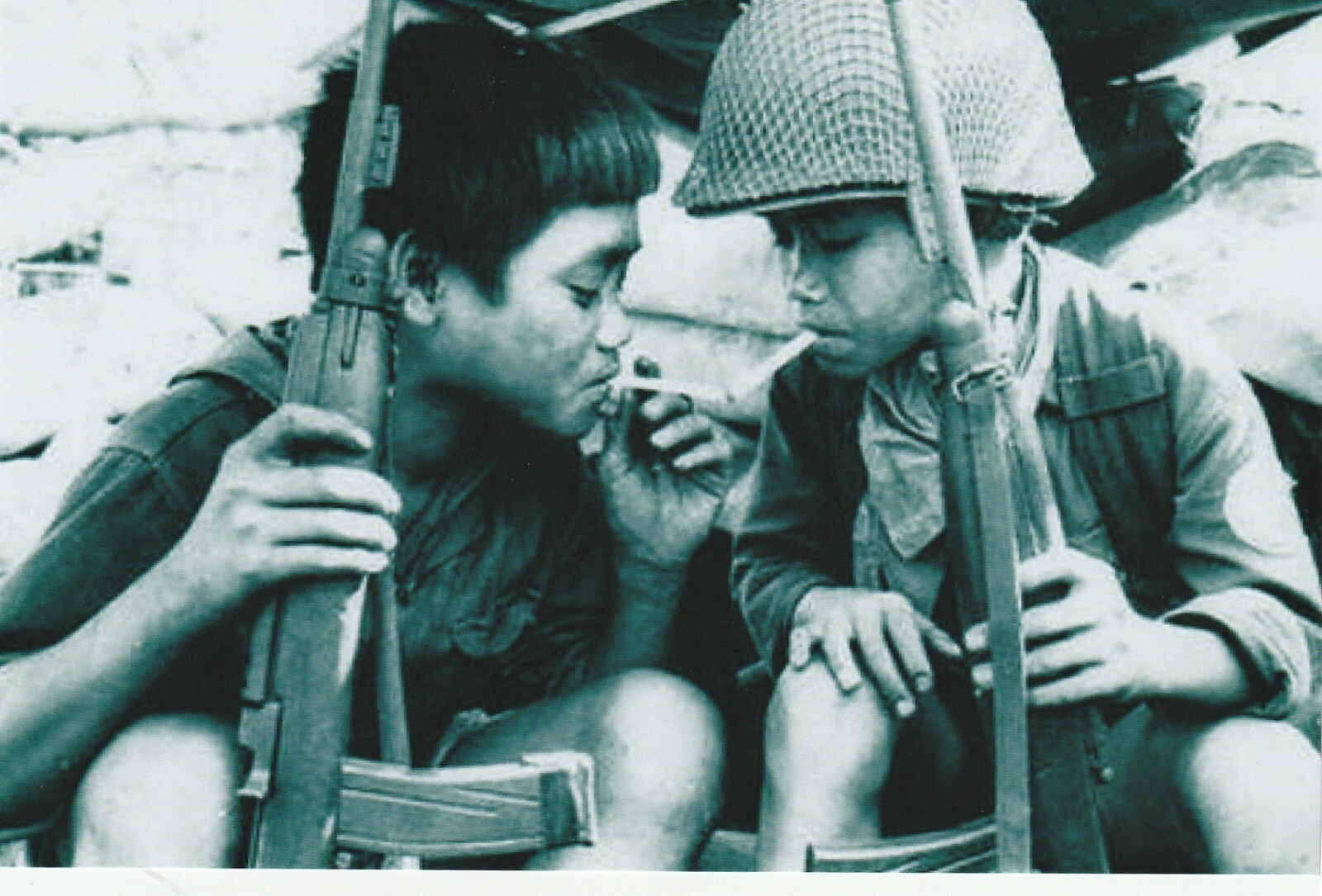 Vietnam  War  Photos --      Children Having A Smoke