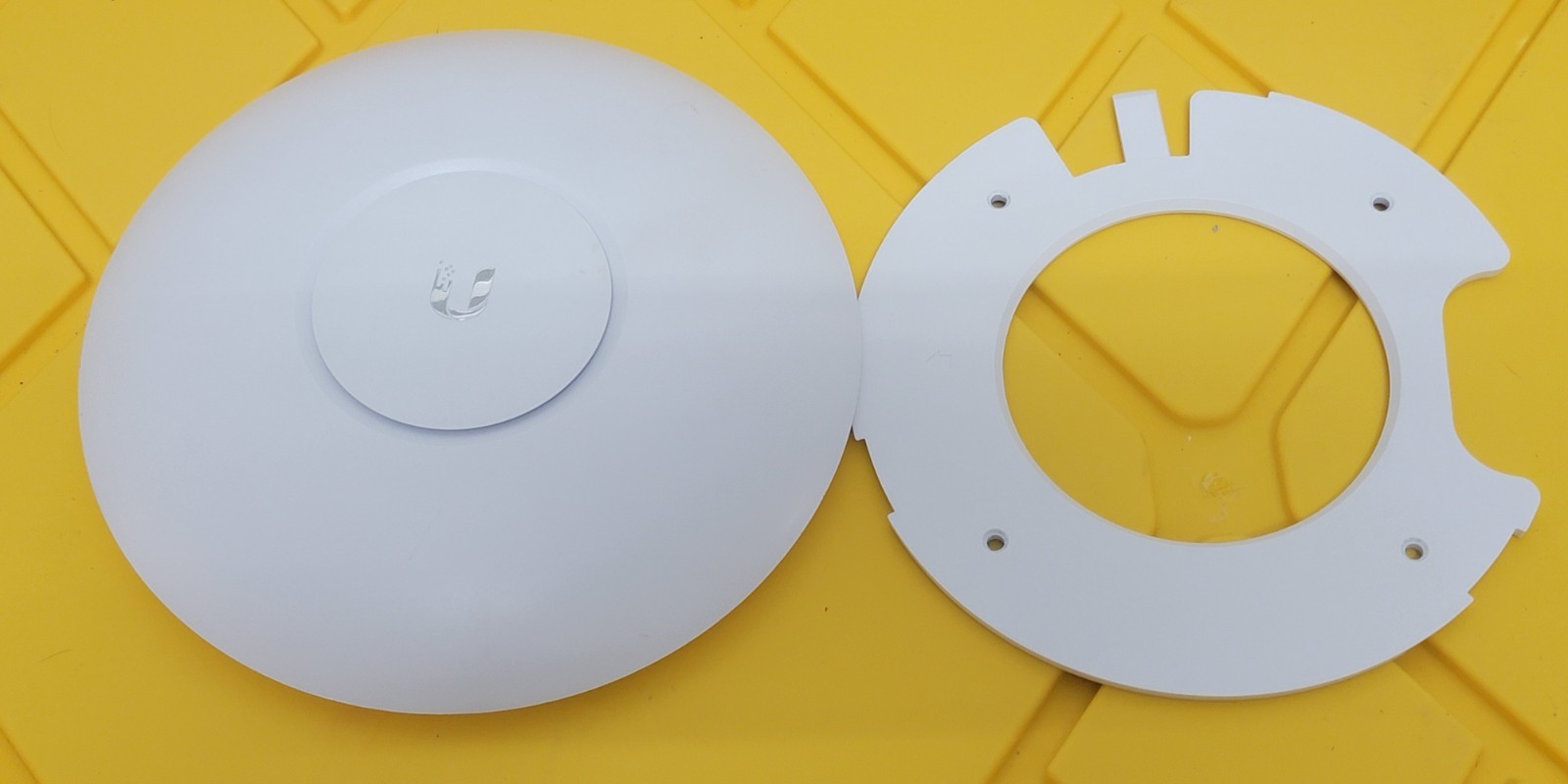 Ubiquiti Networks UAP-AC-PRO 1300Mbps Wireless Access Point 802.3af PoE / 802.3a