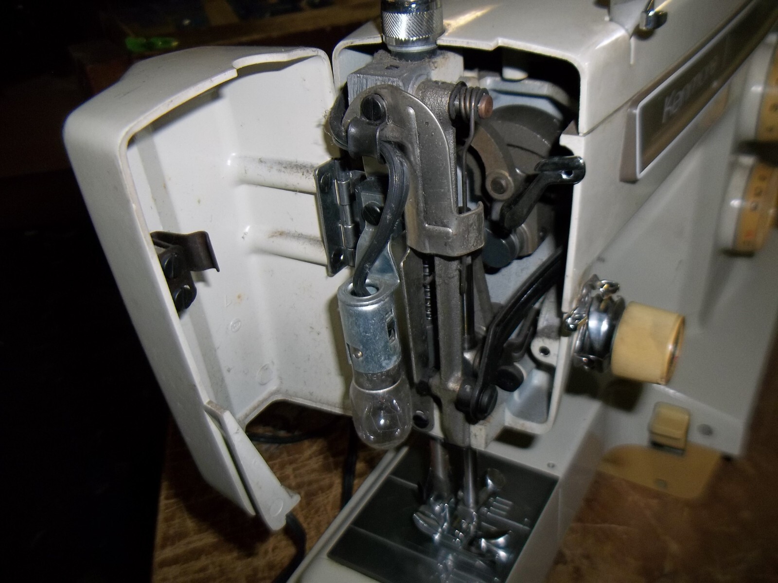 Vintage Kenmore 1525 Sewing Machine W/ Case & Manual