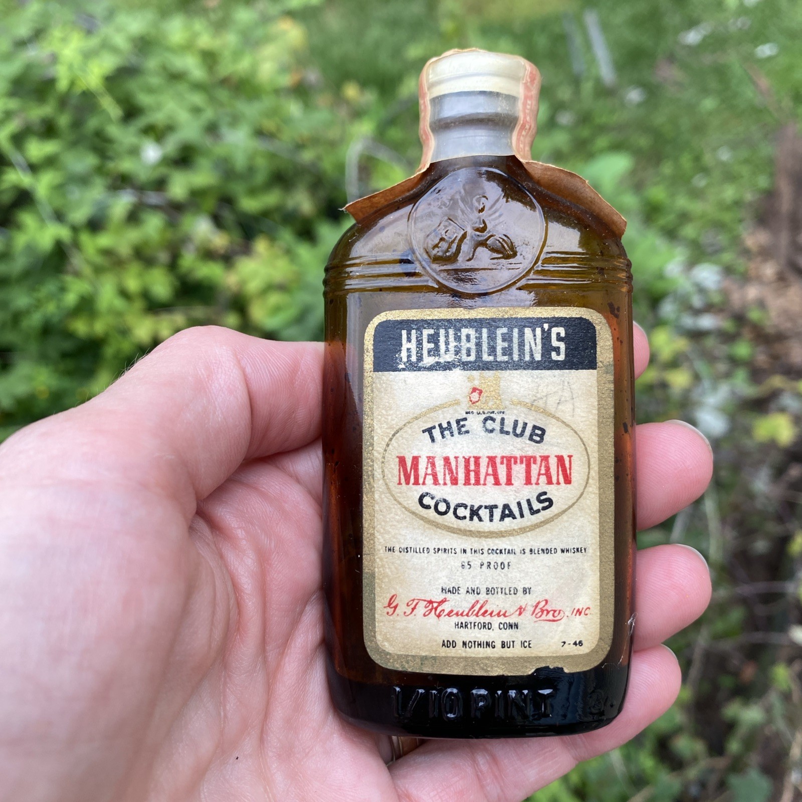 VTG Heublein's Manhattan Cocktail 1/8pt Brown Empty Bottle w 1944 FL tax stamp