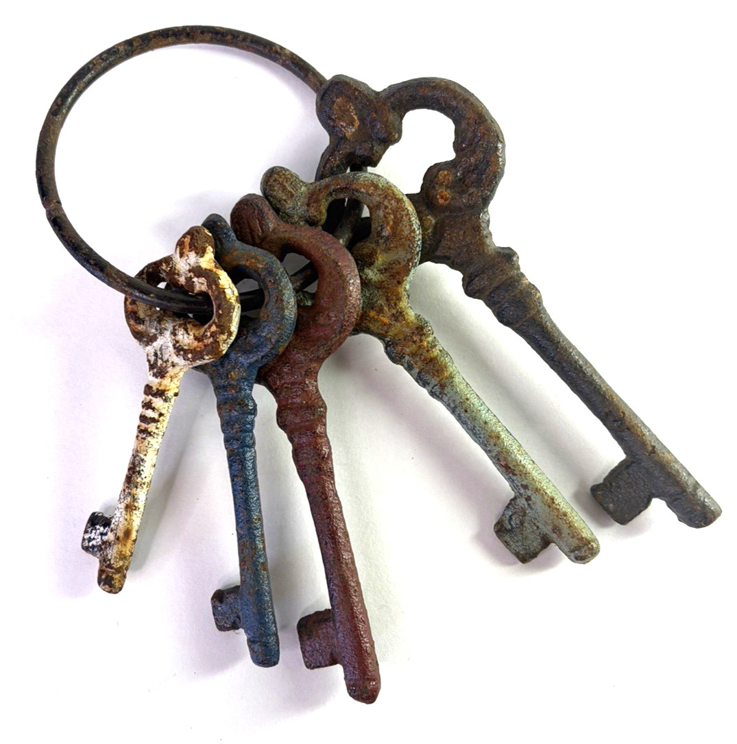 Cast Iron Skeleton Jailhouse Keys 5 on Keyring Rustic Home Decor Keys Prop