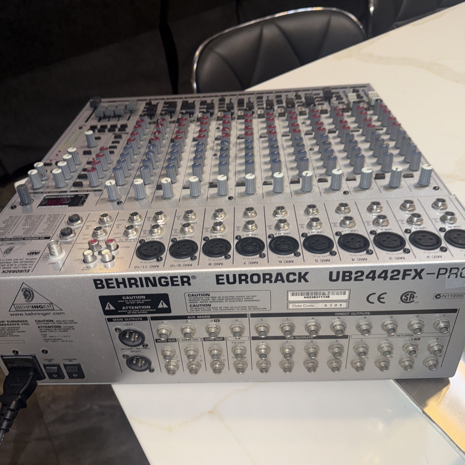 Behringer Eurorack UB2442FX-PRO 24 Input / Line Mixer 24 Bit Multi-FX Processor