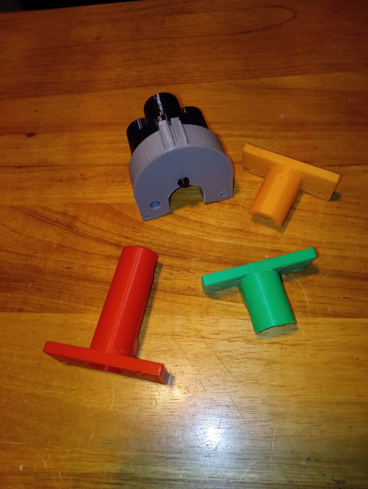 Lee APP Universal Case Feeder 3D Printed With 3 Case Adapters,No More Adjusting.