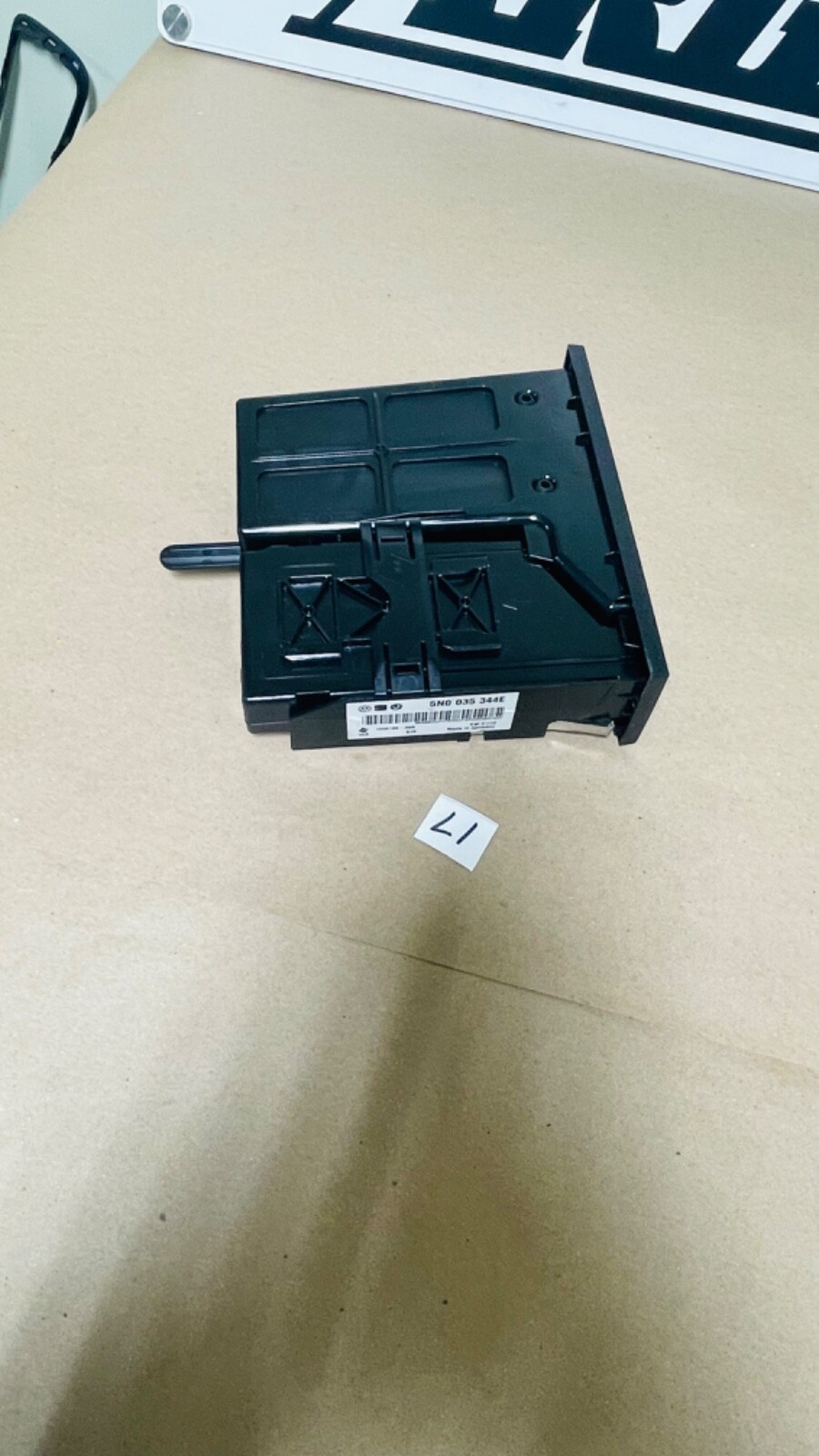 2010-2014 VOLKSWAGEN GTI MEDIA INPUT MODULE MULTIMEDIA SOCKET OEM L1