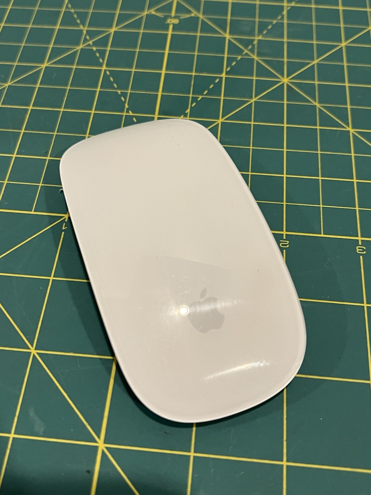 Apple A1296 Wireless Bluetooth Magic Mouse Multi-Touch White Genuine USED/TESTED