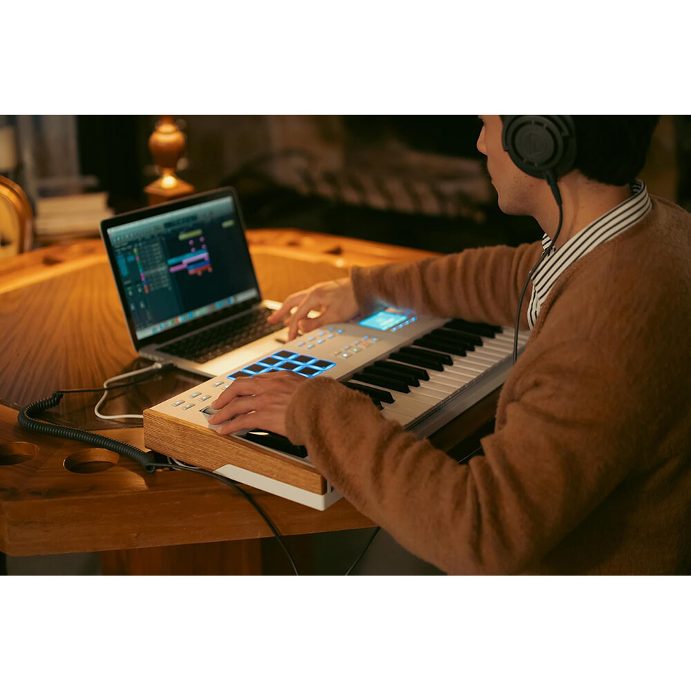 Arturia KeyLab 61 mk3 Pro MIDI Controller (Black) w/ Pedal, Cover & cable KIT