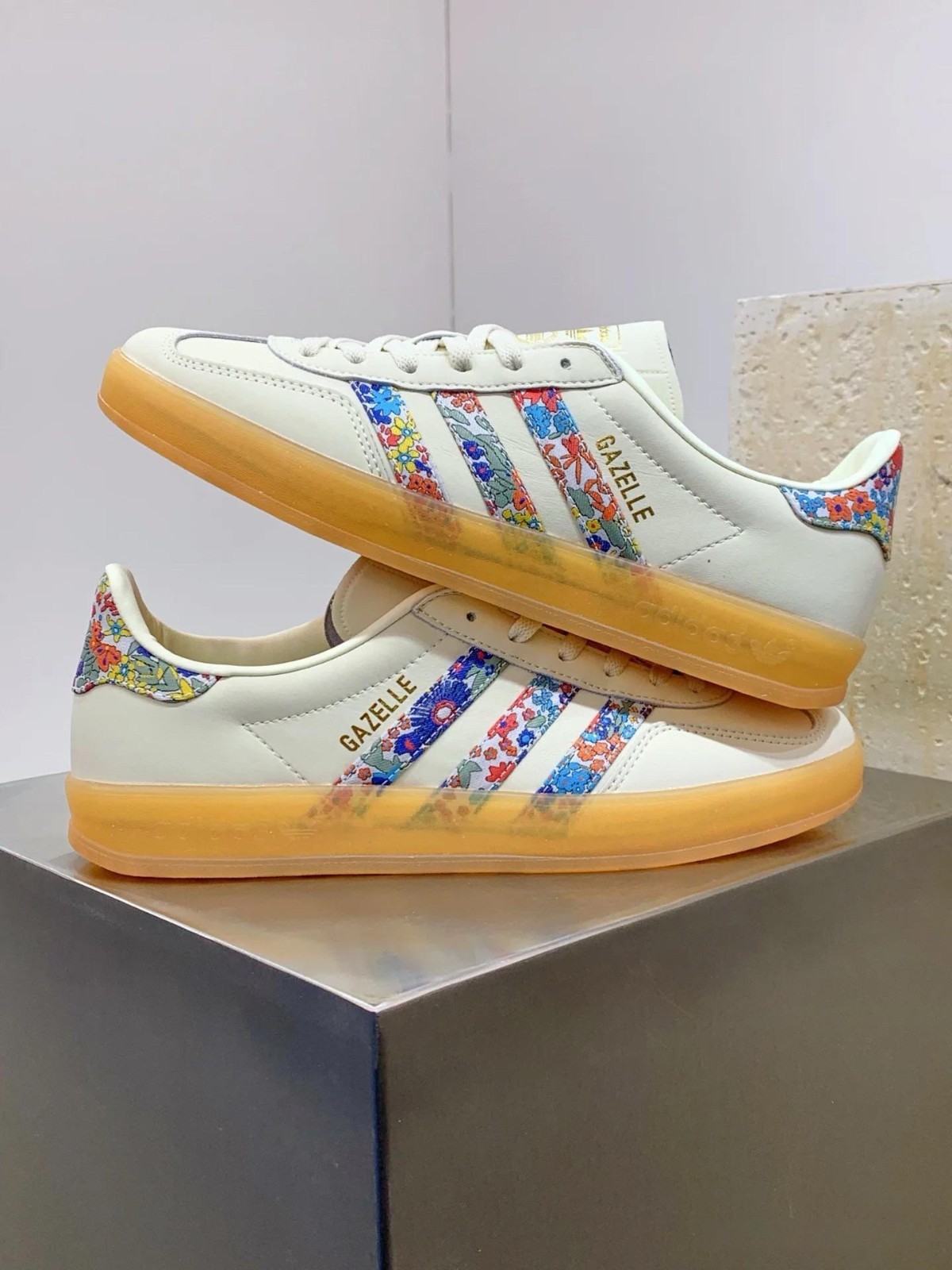 Liberty London x adidas Gazelle Indoor Floral Embroidery Off White JH7370 Women