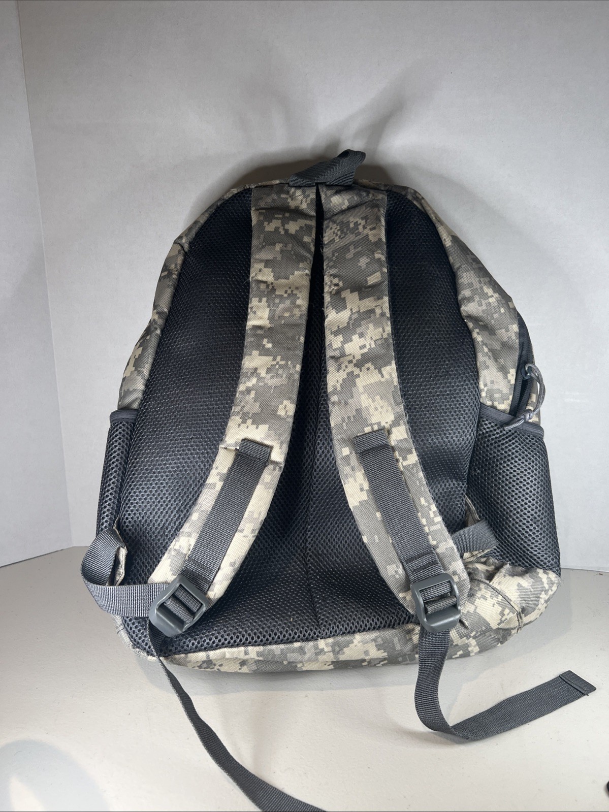 U.S. Army Light Weight Nylon Digital Como Back Pack