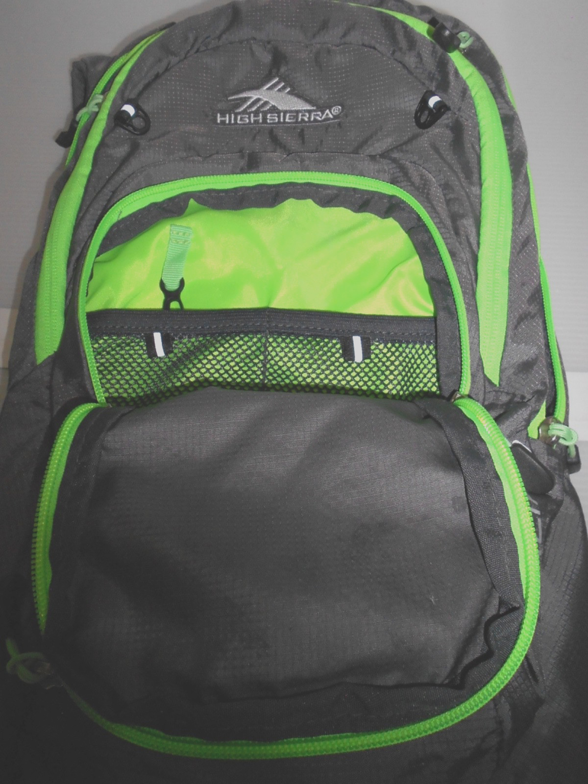 **VERY NICE ** High Sierra Visalia 9 Hydration Pack 2L - Gray/Green