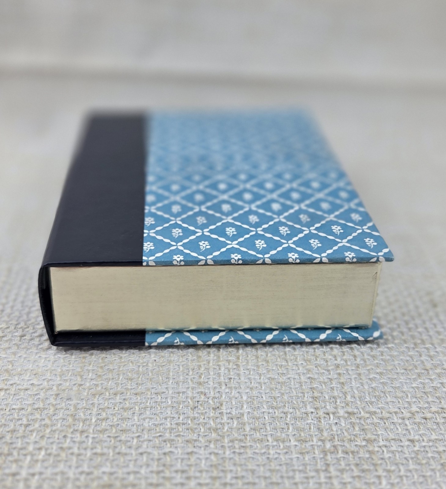 Vintage Reader's Digest Hide Away Book Keepsake Secret Storage Box Felt Lined