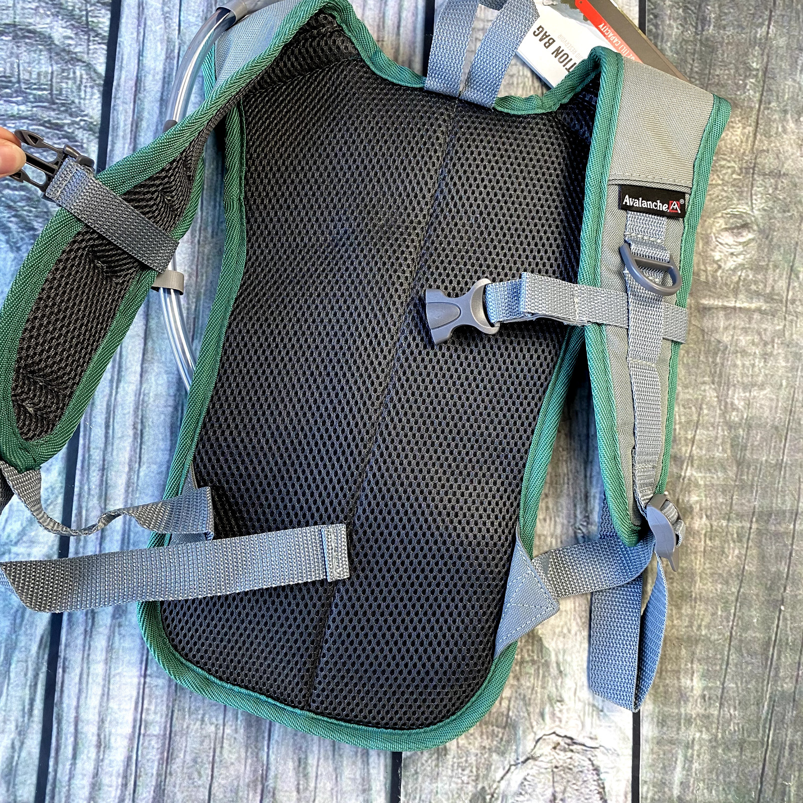 NWT Avalanche Explorer Hydration Backpack Bag Green 34oz Light Weight Hiking