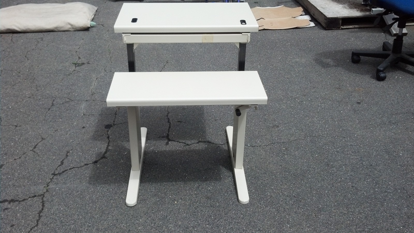 COMPUTER TABLE WITH 2 ADJUSTABLE WORK SURFACE'S We Deliver Locally Nor CA