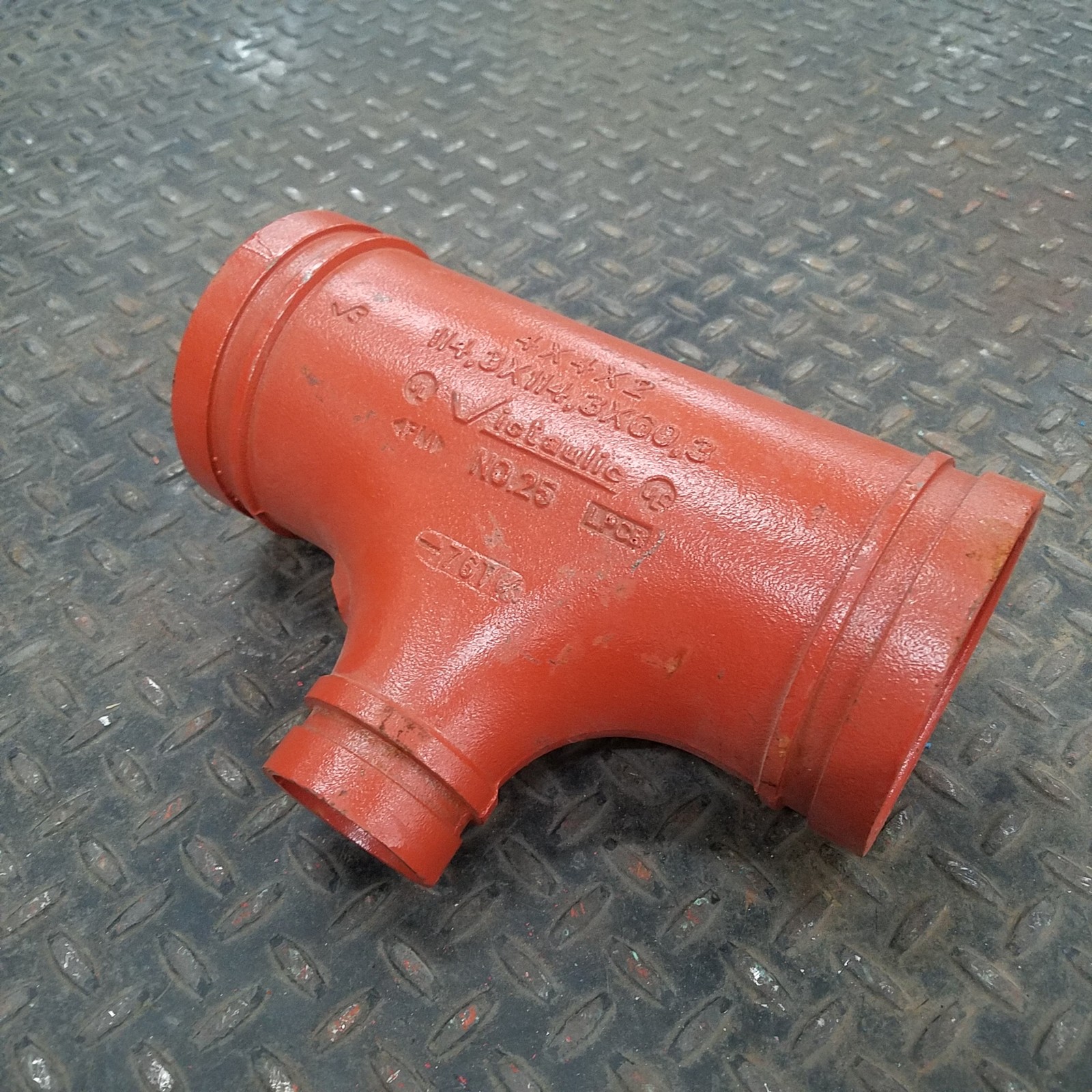 Victaulic No. 25 4"x4"x2" Reducing Tee - USED