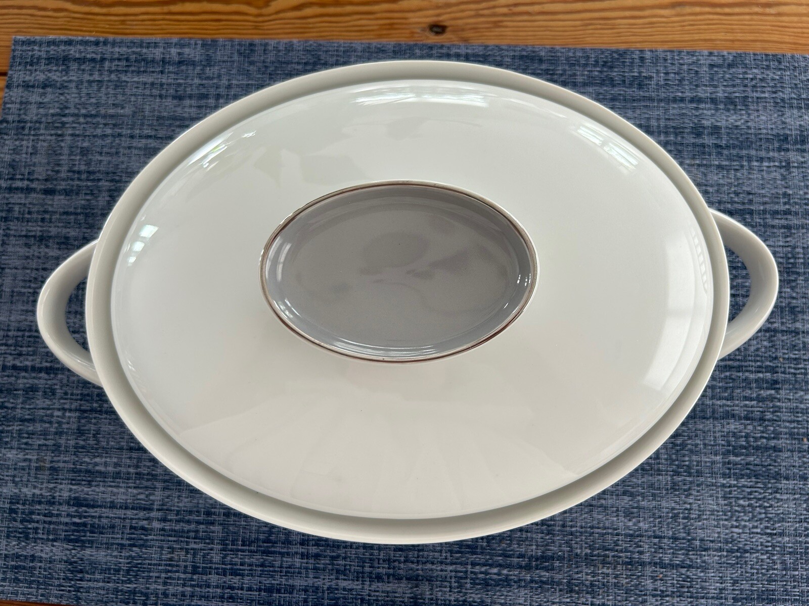 EUC- Easterling Majestic Large 10” Oval Covered Vegetable / Casserole