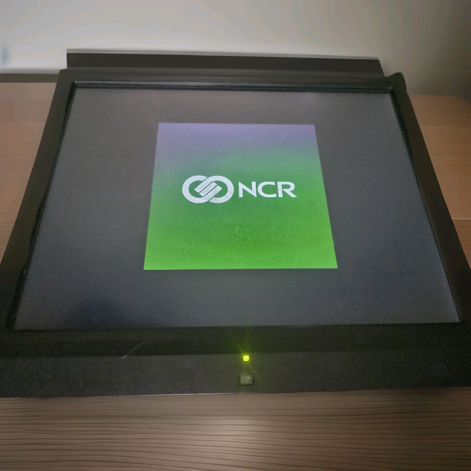 NCR RealPOS 72XRT POS 7616-1300-8801  Terminal W/Key & Card  Rder No Hard Drive