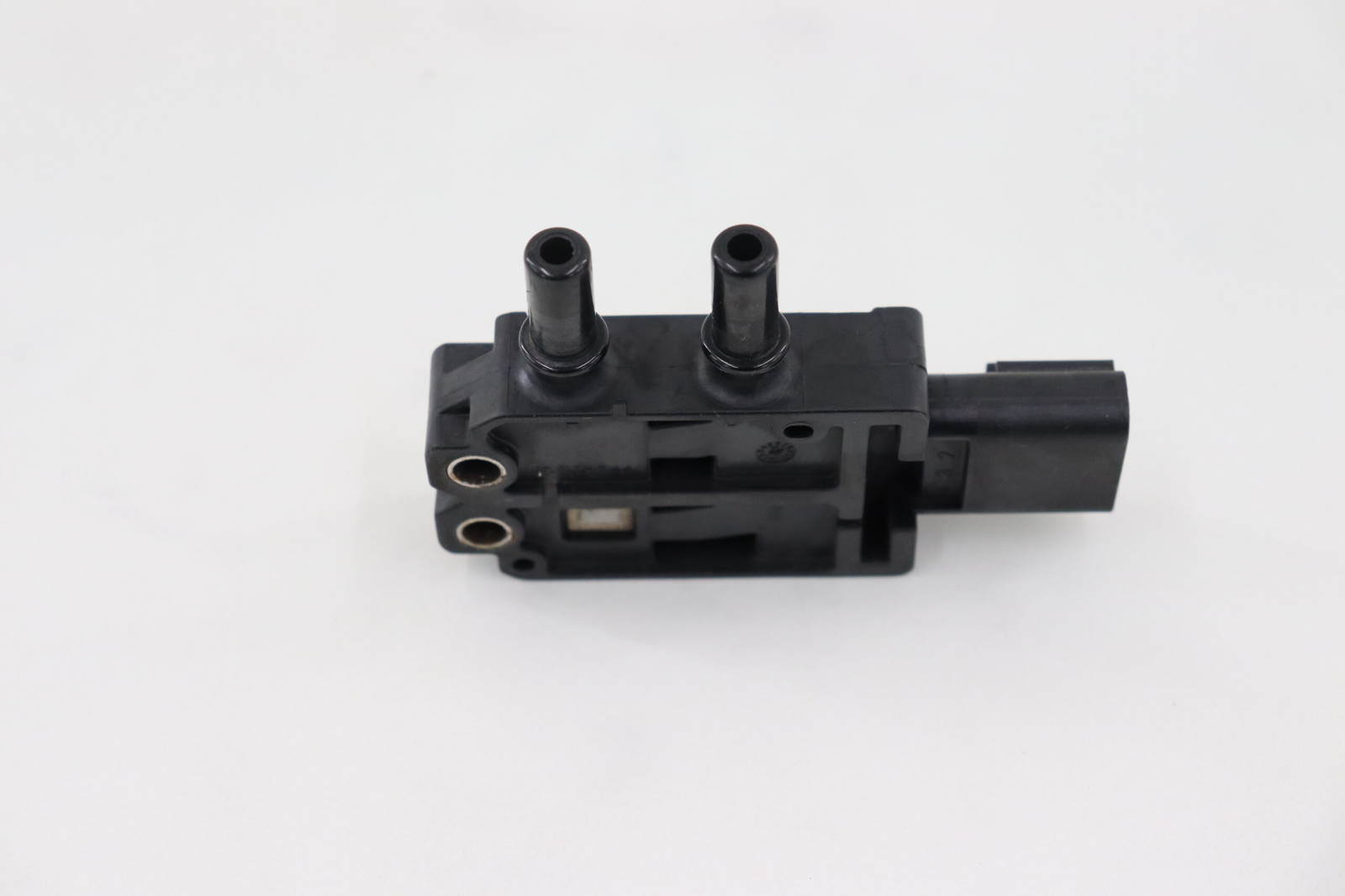Used Mopar Differential Pressure Sensor 2871960 - Q229822