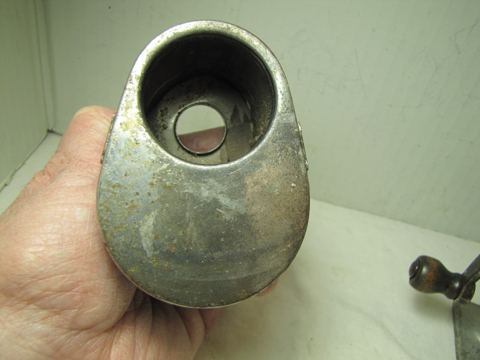 Vintage UNBRANDED Automatic Pencil Sharpener USED
