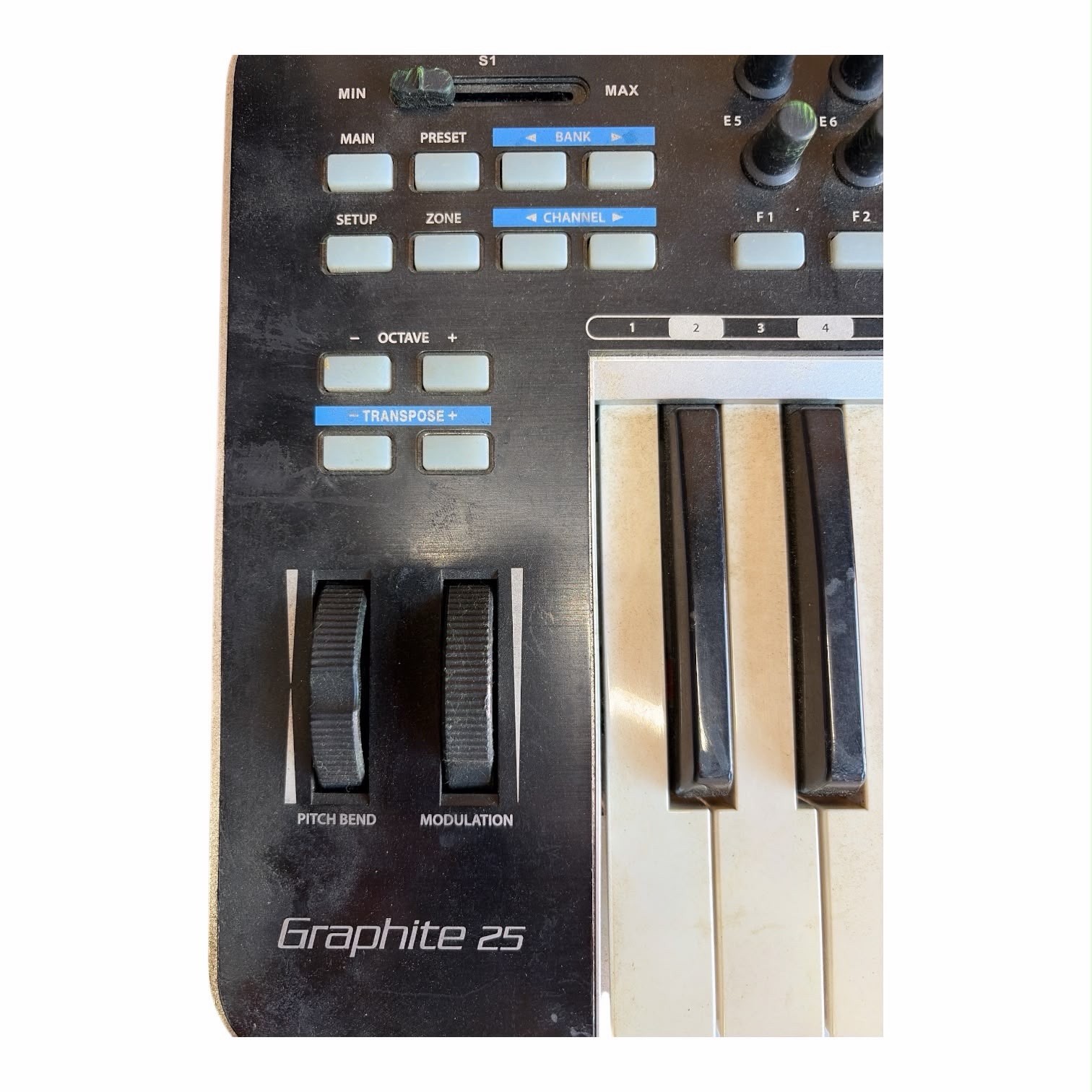 Samson Graphite 25 USB MIDI Keyboard Controller 25-Key Powers On Read