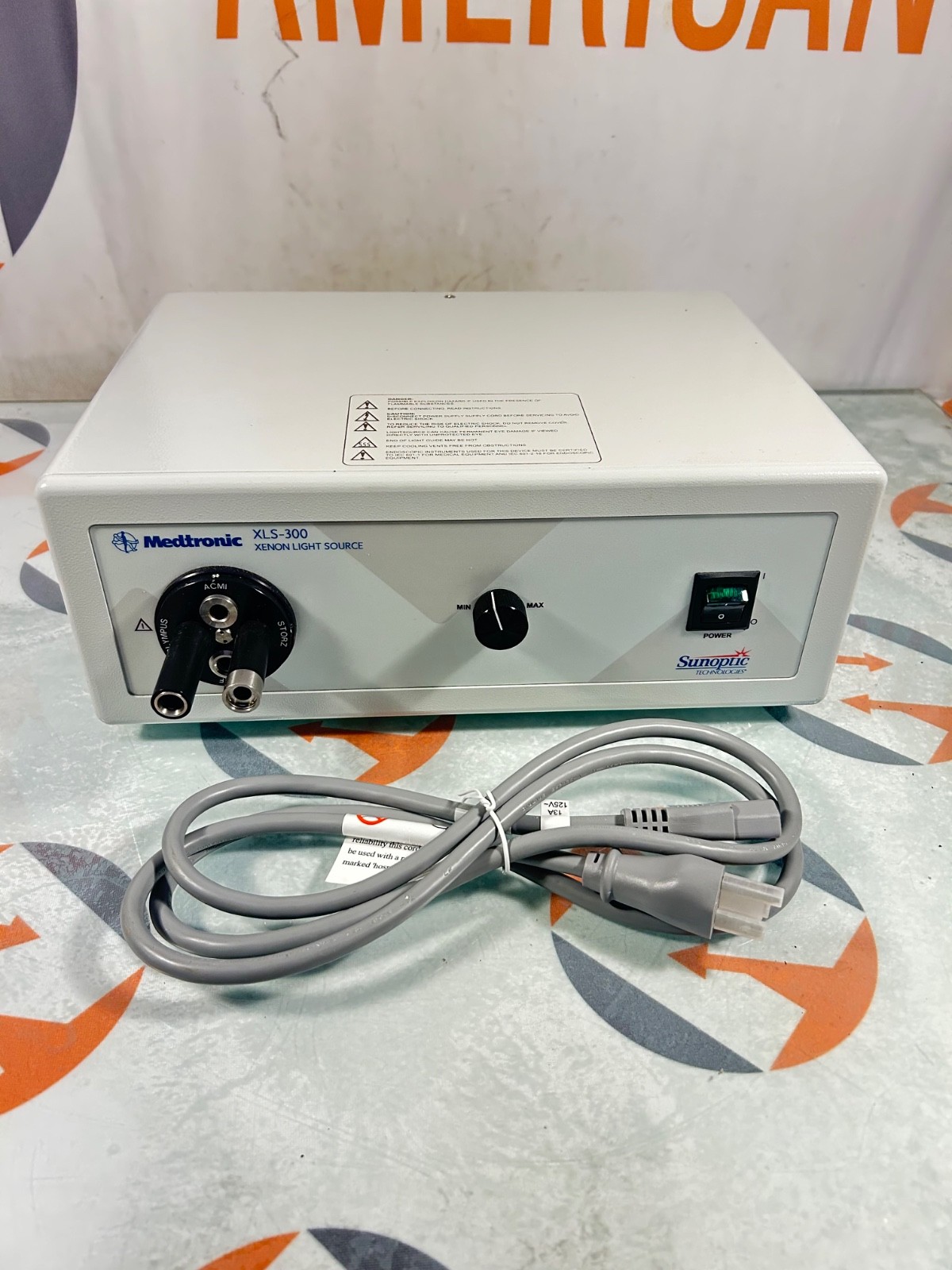 SunOptic XLS-300 Light Source Only 3.2 hours of use!