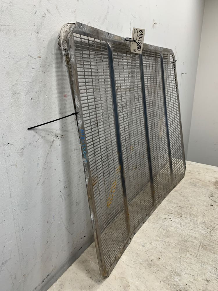 Peterbilt 379 Grille (610-12397)
