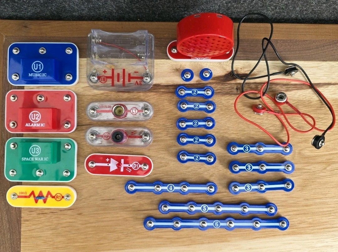 Elenco Snap Circuits Replacement Parts Lot of 24 Pieces