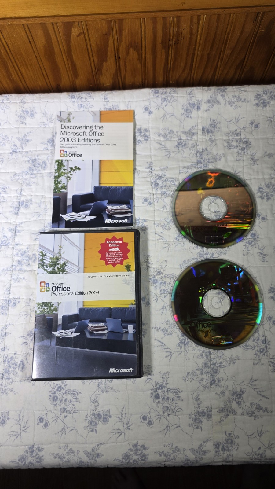 Microsoft Office Professional 2003 Academic Edition with Key - 2 Discs