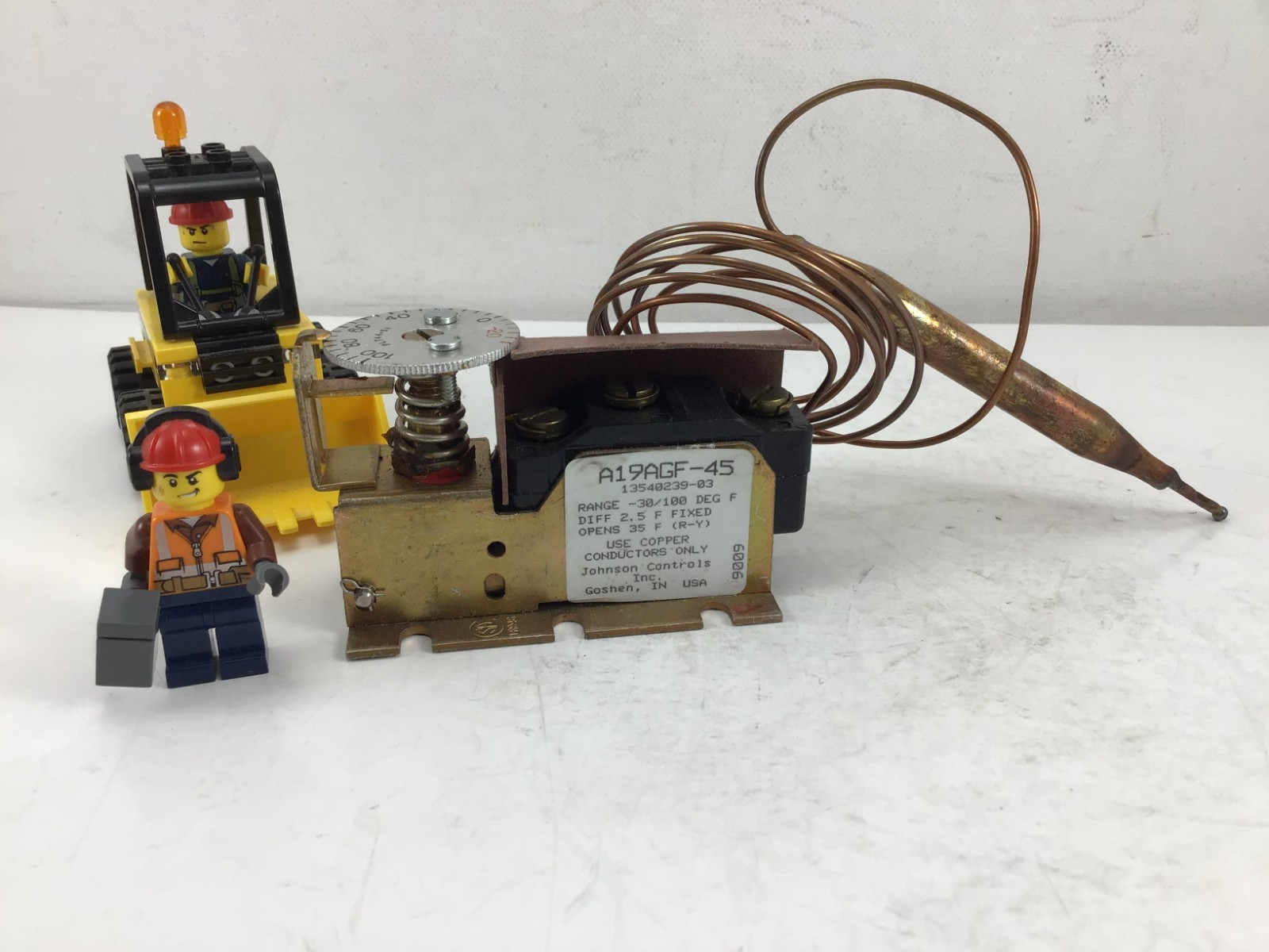 A19AGF-45 - JOHNSON CONTROLS - THERMOSTAT - **NEW OLD STOCK!!**