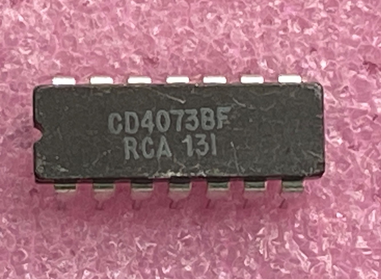 RCA CD4073BF triple 3-input AND Gates Integrated Circuit