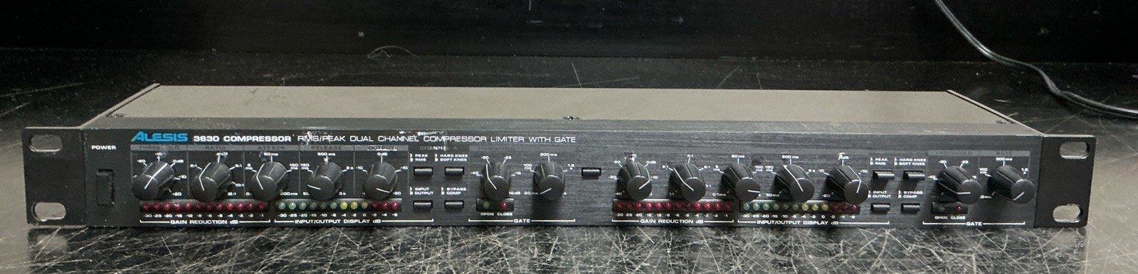 Alesis 3630 Compressor RMS/Peak Dual Channel Compressor Limiter with Gate