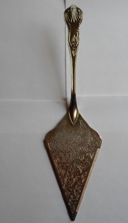 Cake Server- older item, a little heavy, used (6/7/18)