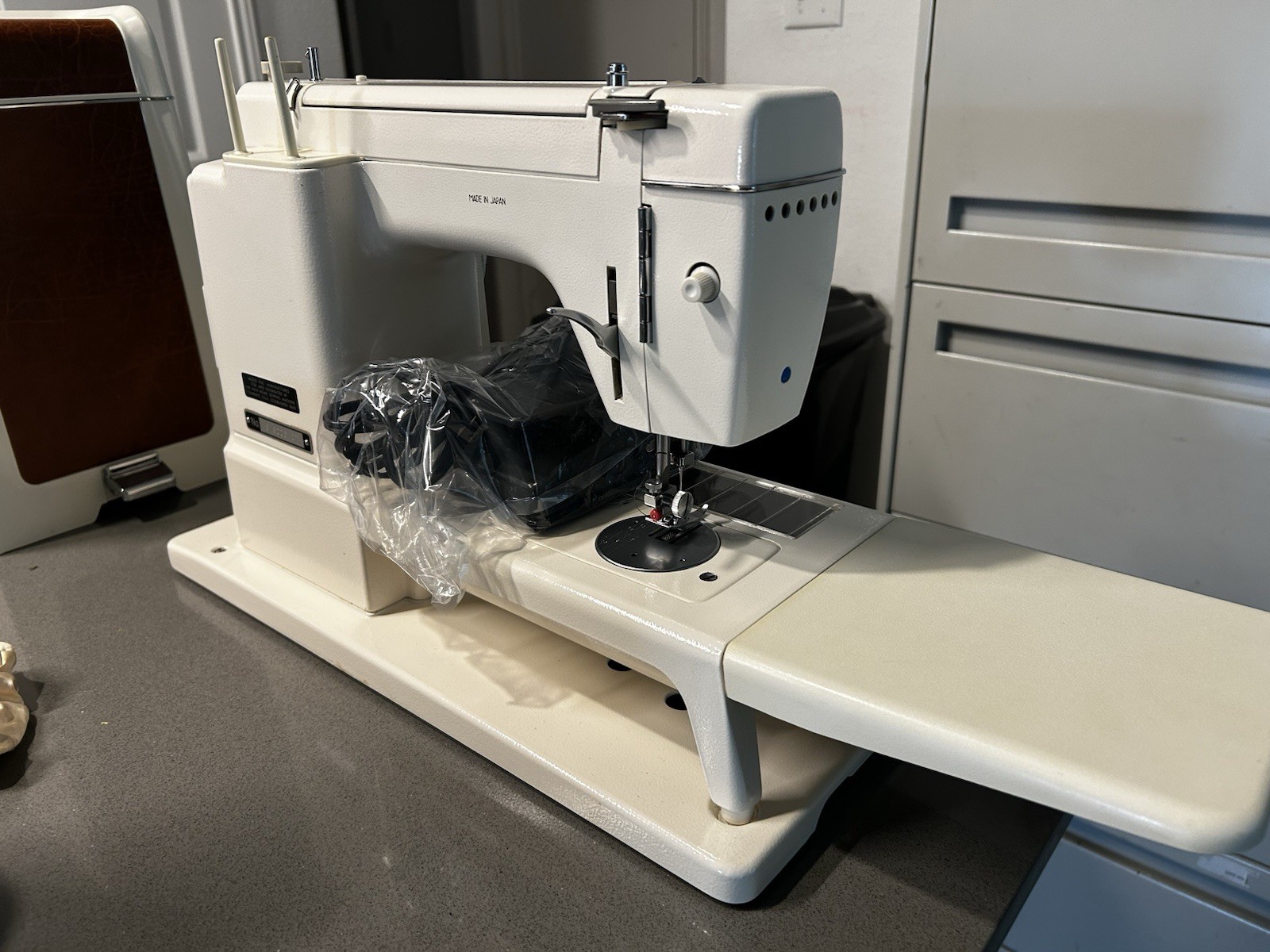 Vintage - New Home Sewing Machine - Model 900