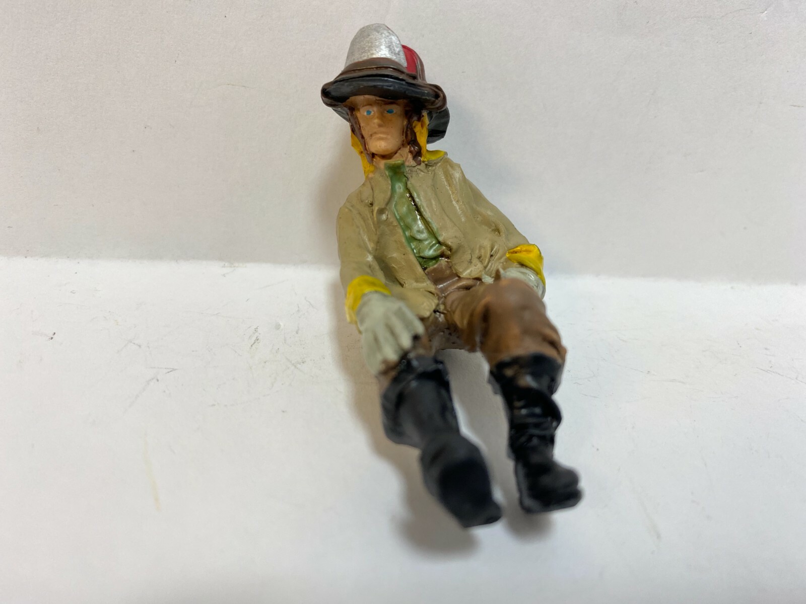 Just Plain Folk # 3040 G Scale Train Figure* Fireman sitting w head straight NEW