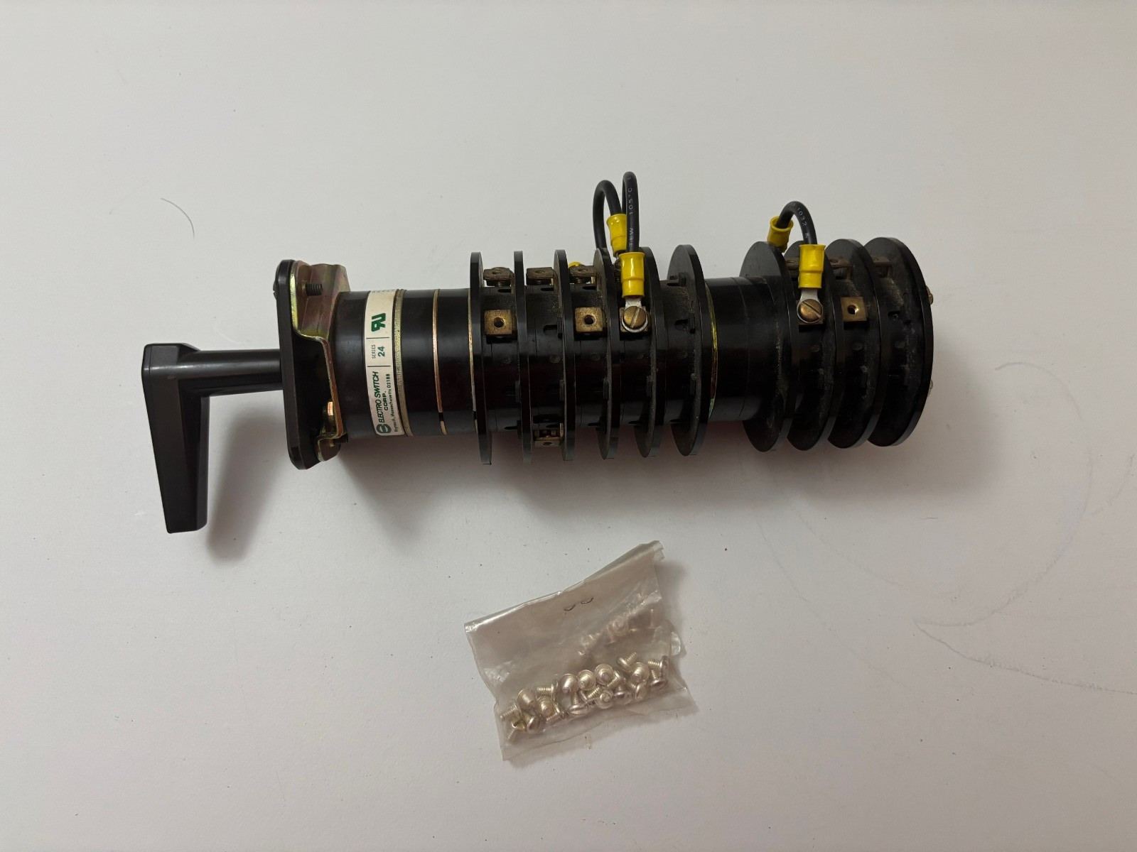 ELECTRO SWITCH CORP. Control Switch, Series 24, Cat No. 74208ML