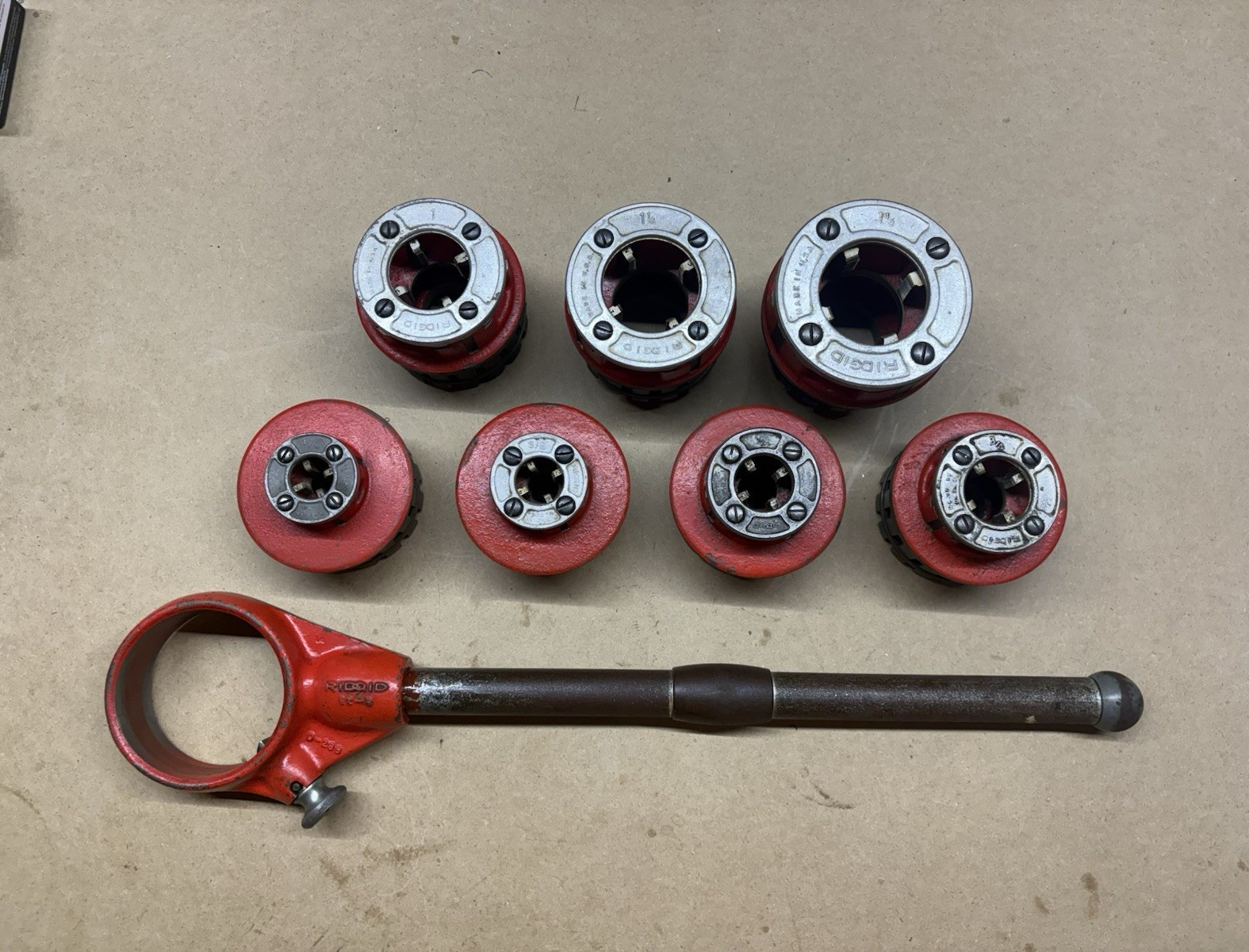 RIDGID 12-R Manual Pipe Threader Set w/ Dies 1/4, 3/8, 1/2, 3/4, 1, 1-1/4, 1-1/2