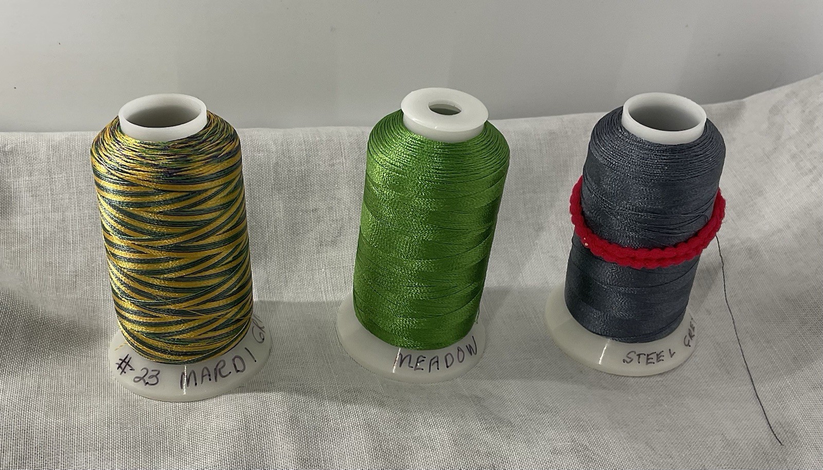 Thread fourteen 1000m spools 100% polyester machine embroidery thread