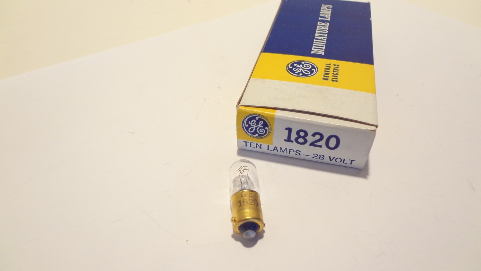 GE  BULB #1820 MINATURE BAYONET BASE 28VOLTS  3 WATTS BOX (6EA) *NEW*