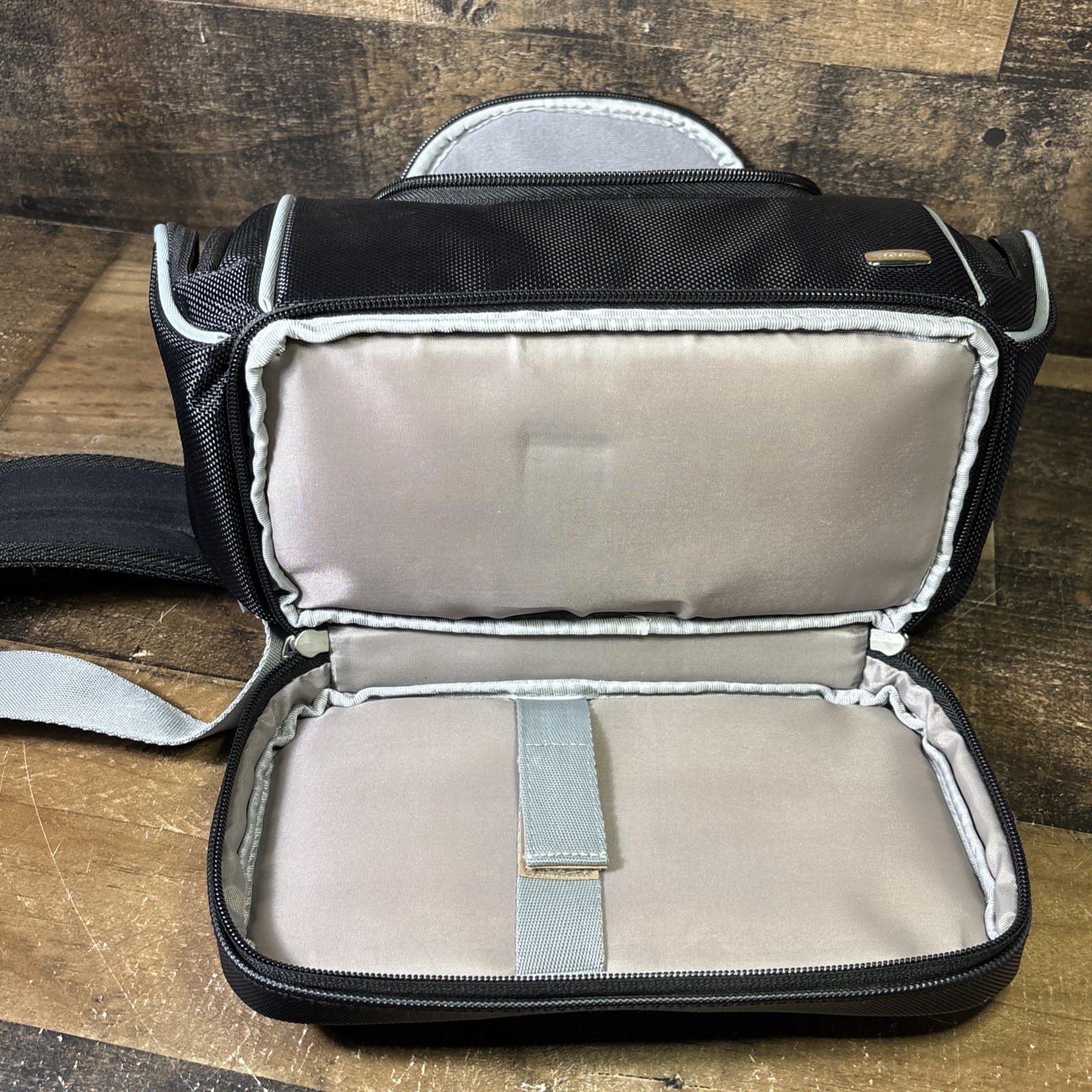 Kodak Portable Camera Bag with Shoulder Strap Multiple compartments Preowned