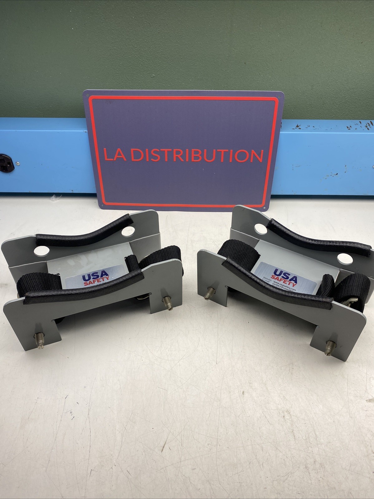 USA SAFETY SINGLE GAS BOTTLE CYLINDER WALL MOUNT HOLDER ( LOT OF 2)