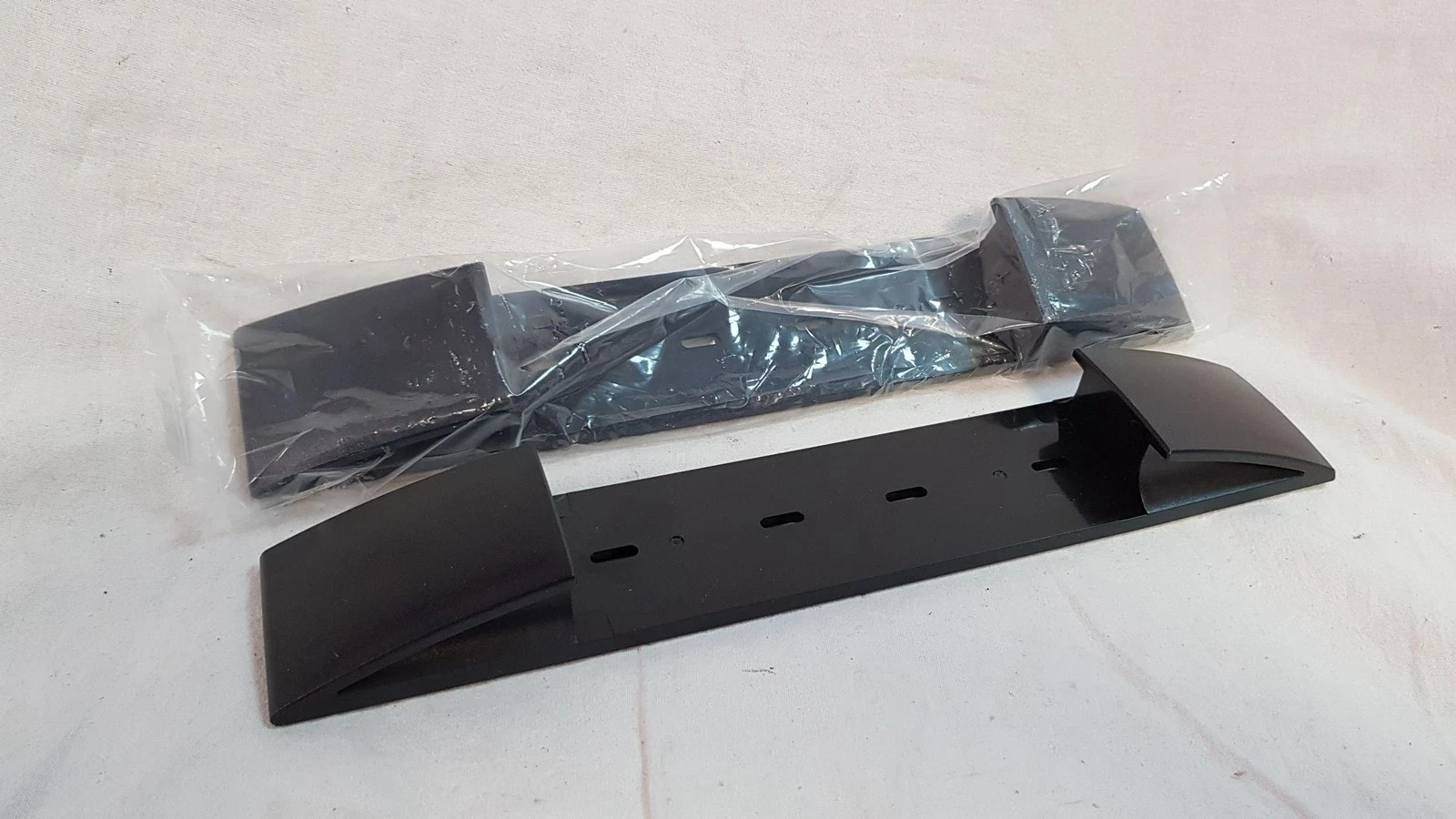 APC Set of 2 Stabilizing Feet Stands for 4U UPS