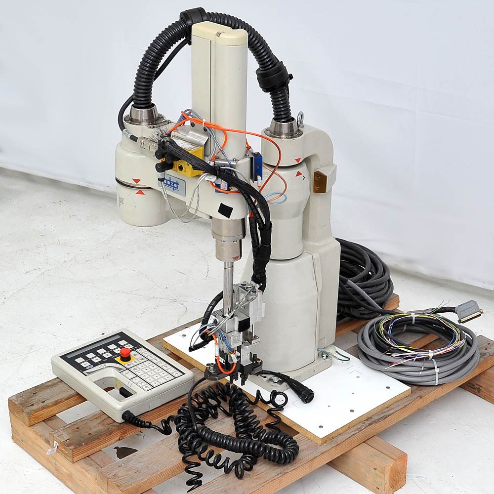 Adept 550A Tabletop SCARA Robot Arm with Control Teach Pendant 10332-11000