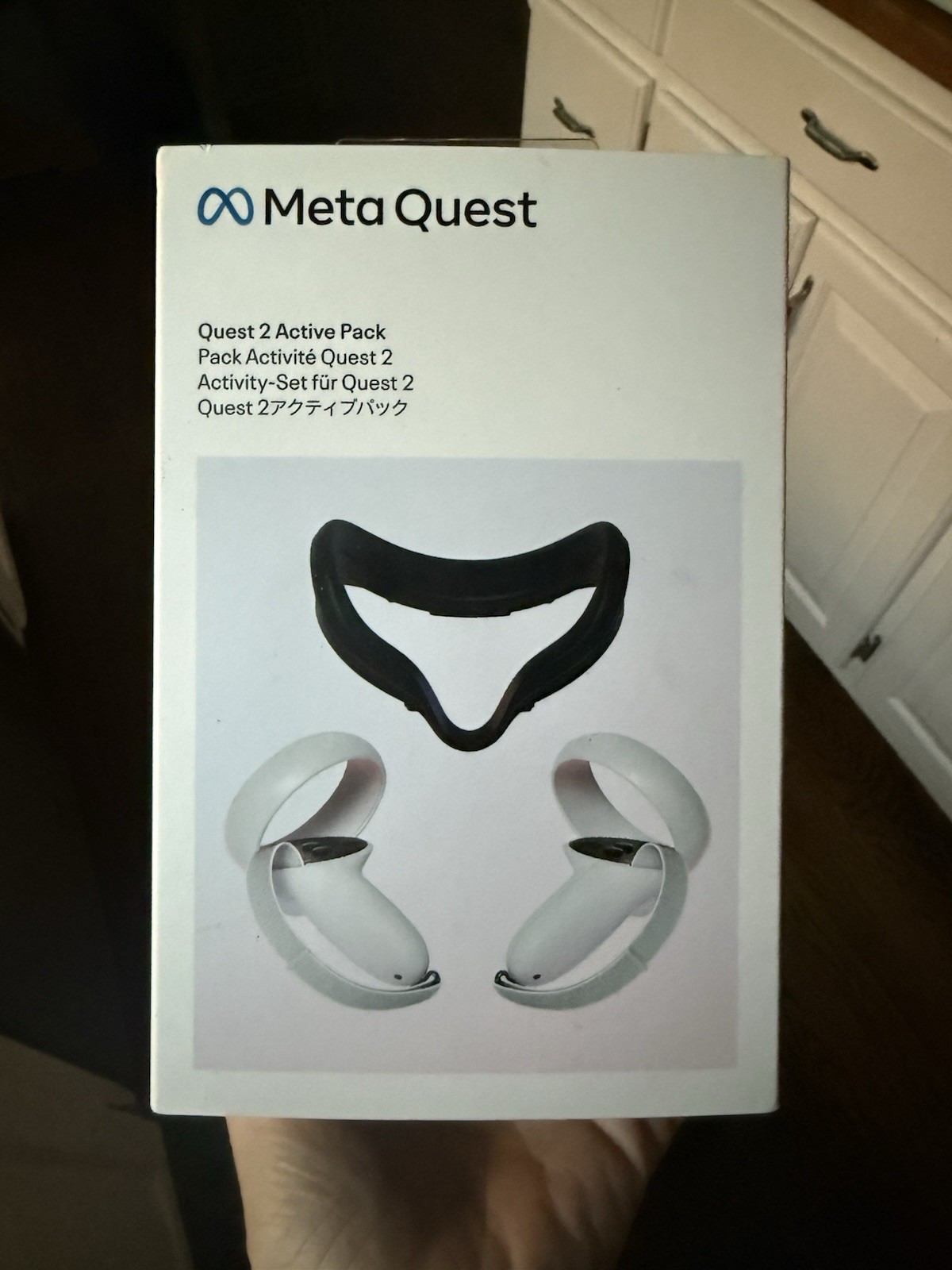 Meta Quest 2 Active Pack w/ Facial Interface, Wrist & Knuckle Straps MR