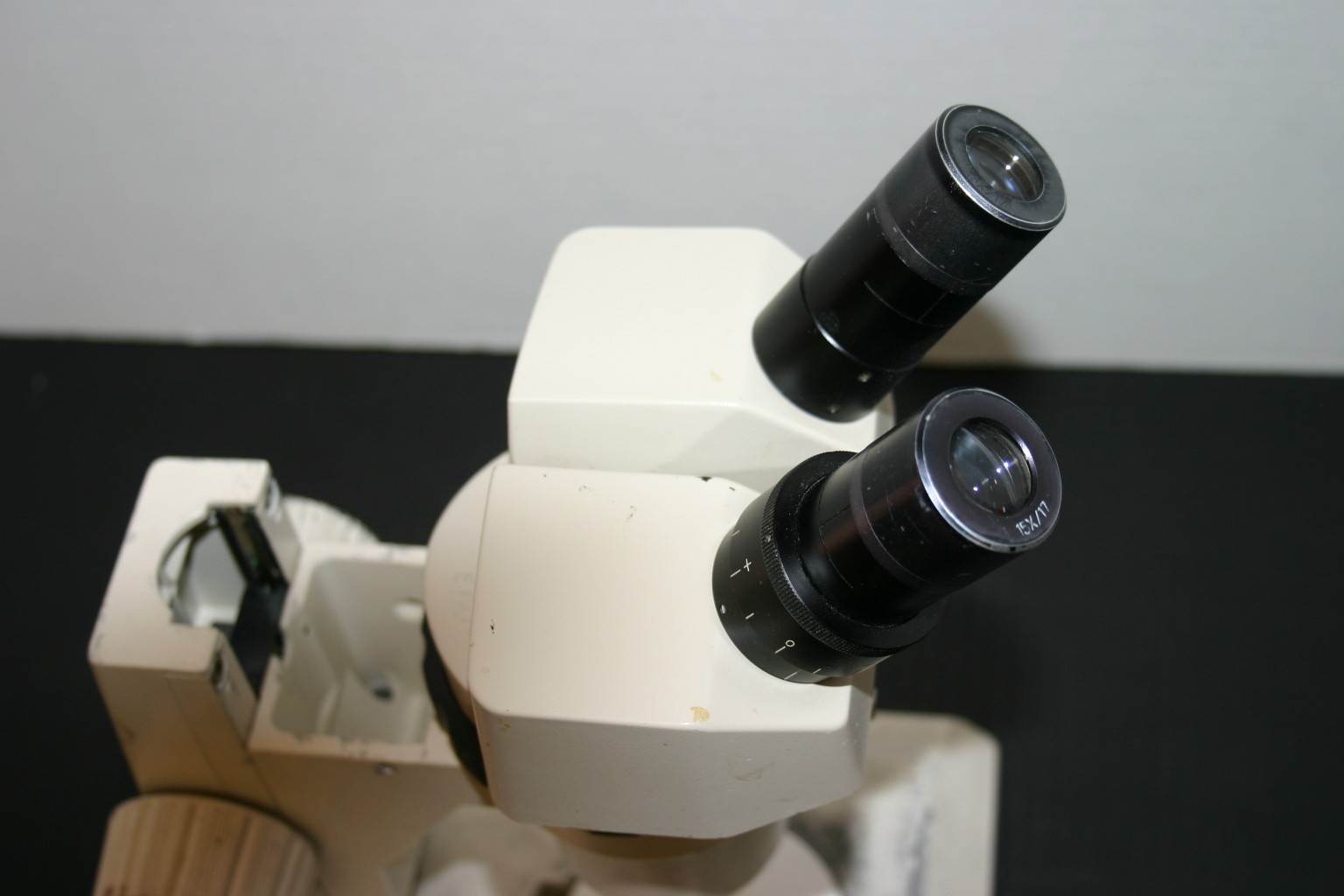 Olympus VMT Stereozoom Microscope Dual Fixed Magnification 15-30X Desktop