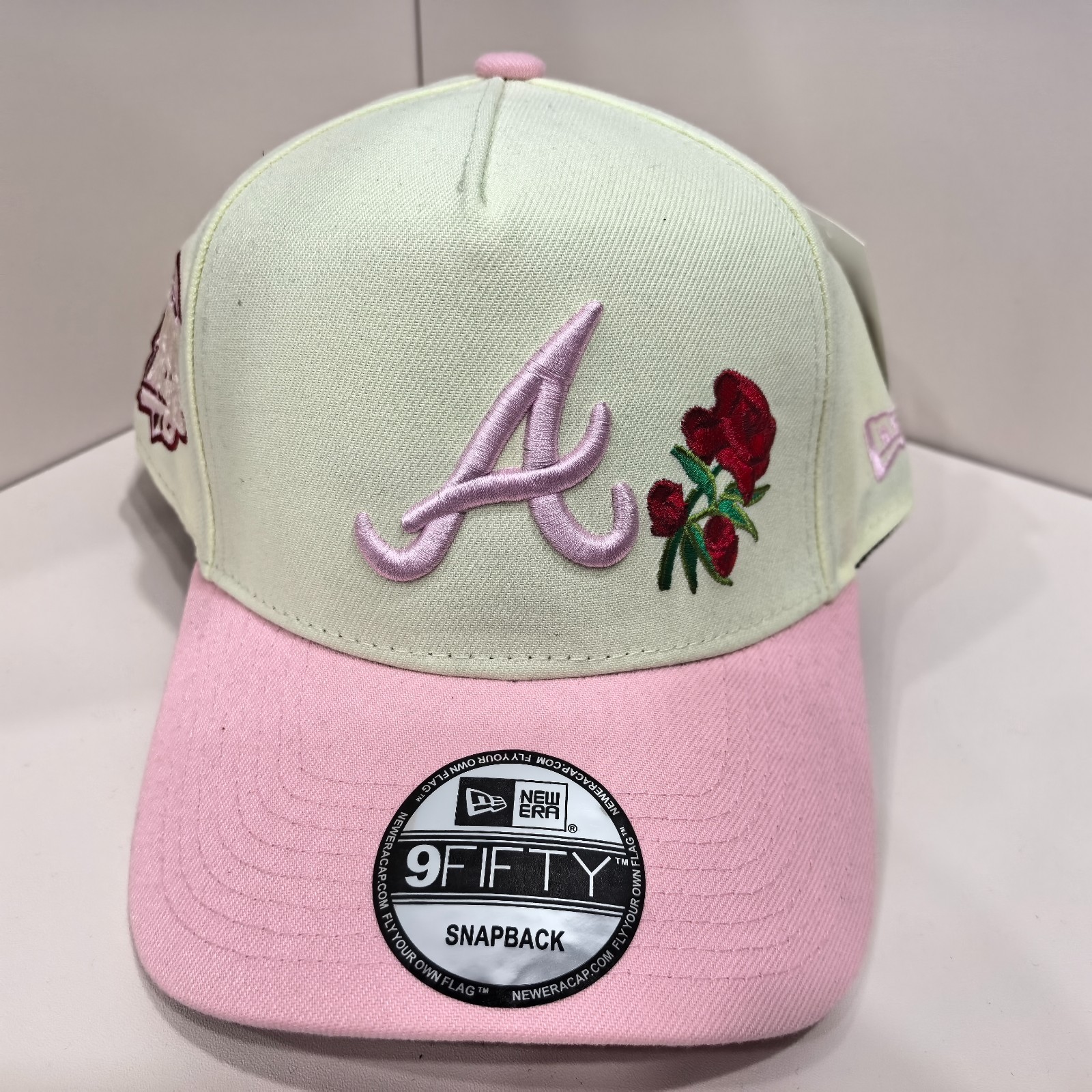 Atlanta Braves MLB Classic 9FIFTY curved brim baseball cap adjustable pink