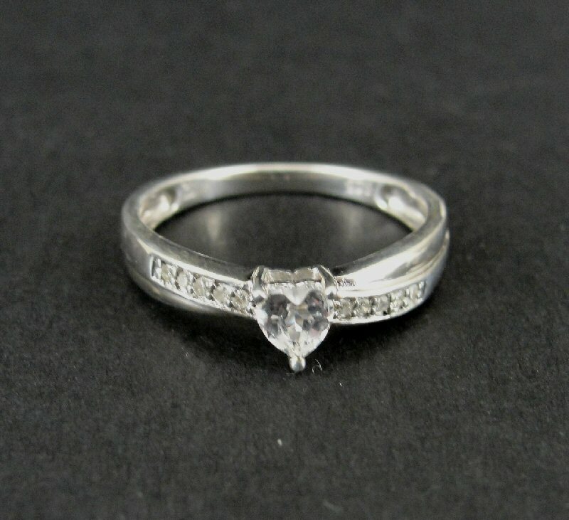 Ring Silver Heart and Round Cubic Zirconia Stones Sterling 925 Size 7 Ring Band