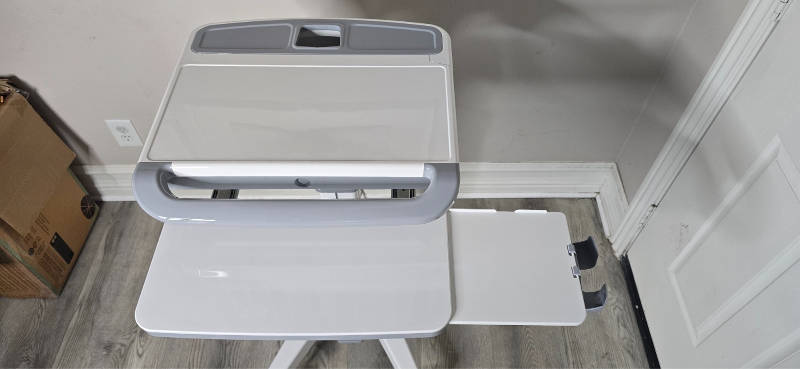 Desktop & Laptop Workstation on Wheels