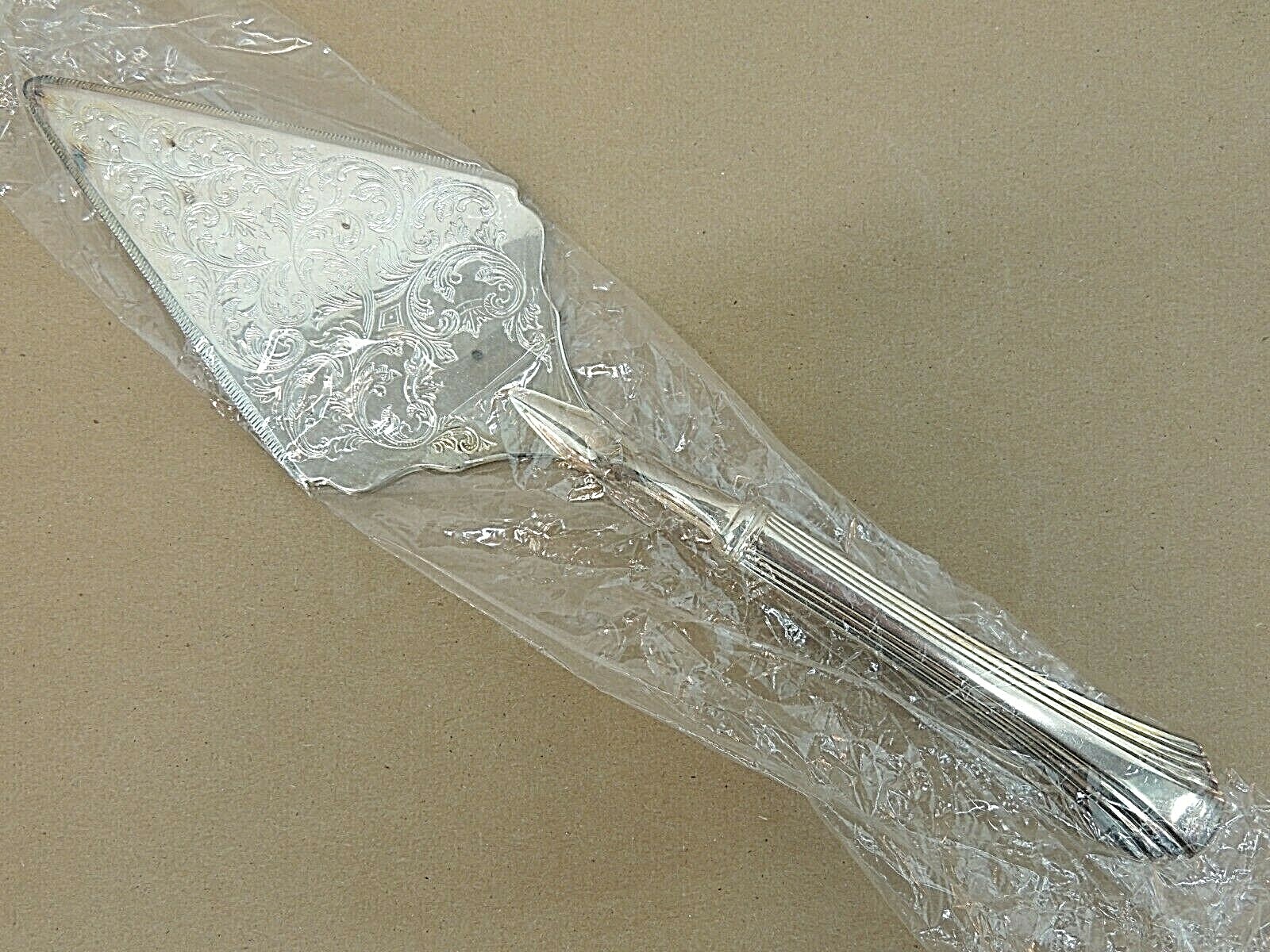 TOWLE PIE SERVER, SILVERPLATE TOW 3452