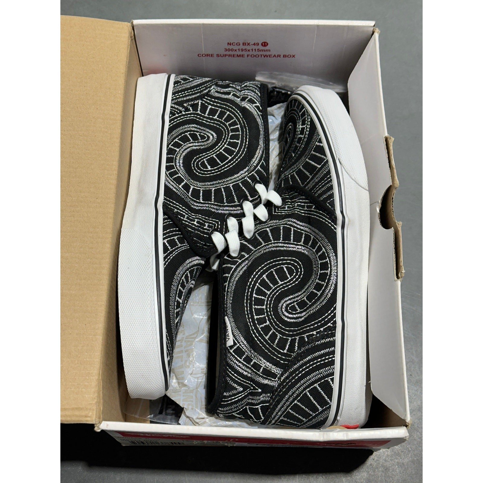 Vans Chukka Boot - Supreme Spiral Black Size 8.5