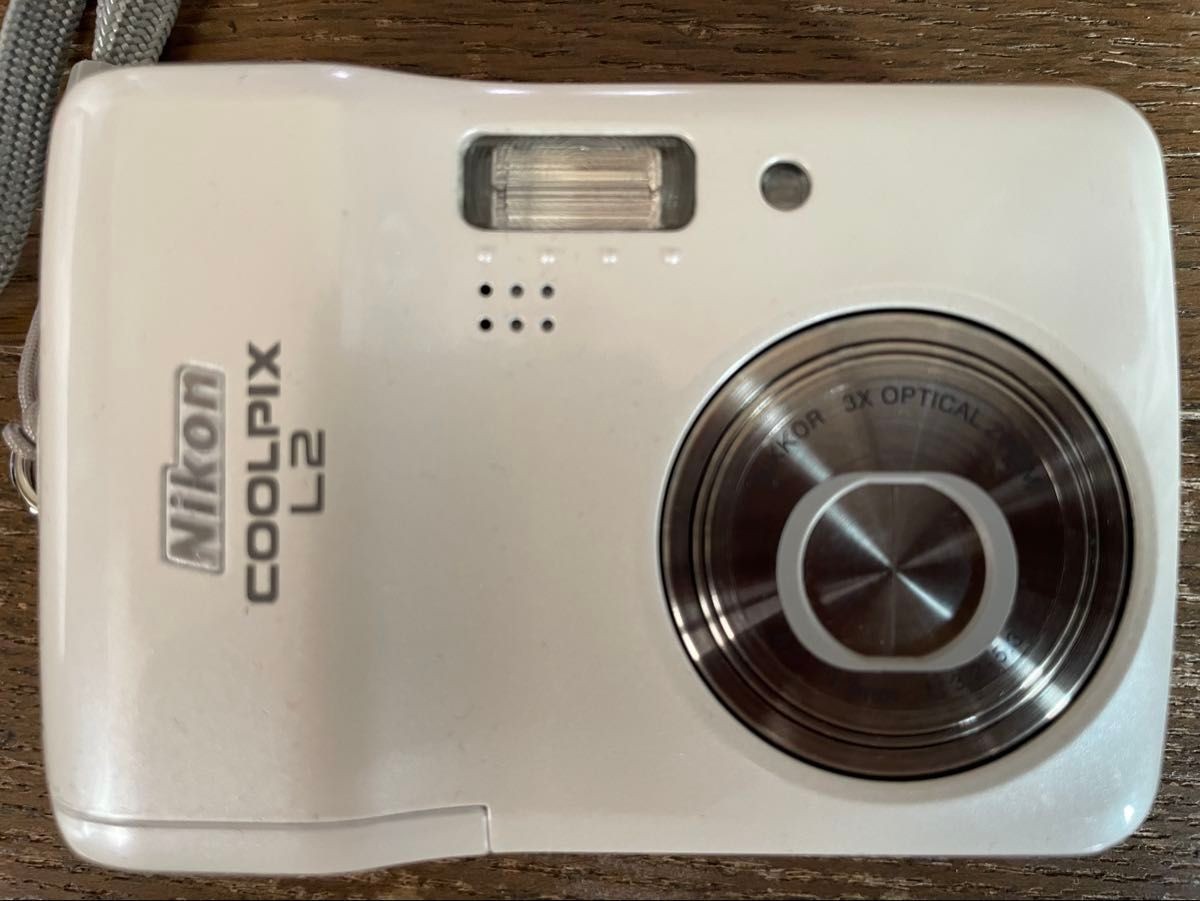 Unused Nikon COOLPIX L2 Digital Camera White From Japan